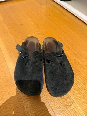 Women’s Black Suede Boston Birkenstock clog